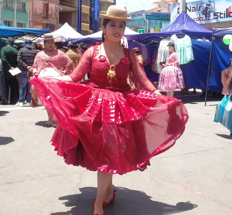 Pollera - Traditional Bolivian Clothing